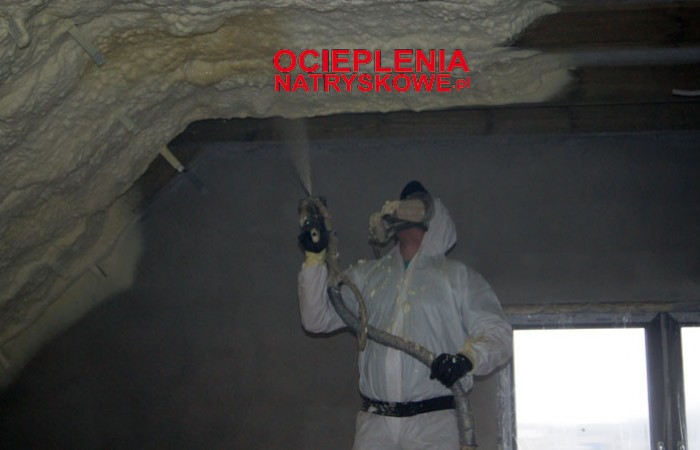 ocieplenia-natryskowe-10 Ocieplenia natryskowe pianami pur izolacja natryskowa ocieplanie poliuretanem piany PUR skuteczna izolacja izolacja piany pur