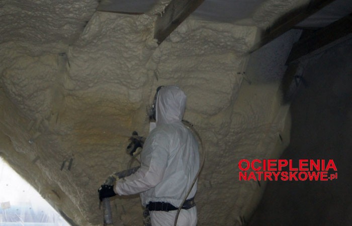 ocieplenia-natryskowe-14 Ocieplenia natryskowe pianami pur izolacja natryskowa ocieplanie poliuretanem piany PUR skuteczna izolacja izolacja piany pur
