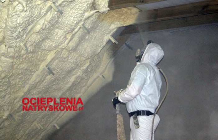 ocieplenia-natryskowe-15 Ocieplenia natryskowe pianami pur izolacja natryskowa ocieplanie poliuretanem piany PUR skuteczna izolacja izolacja piany pur