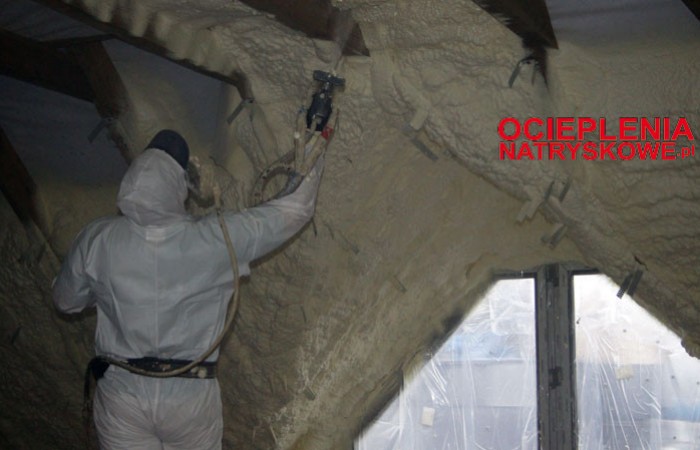 ocieplenia-natryskowe-25 Ocieplenia natryskowe pianami pur izolacja natryskowa ocieplanie poliuretanem piany PUR skuteczna izolacja izolacja piany pur