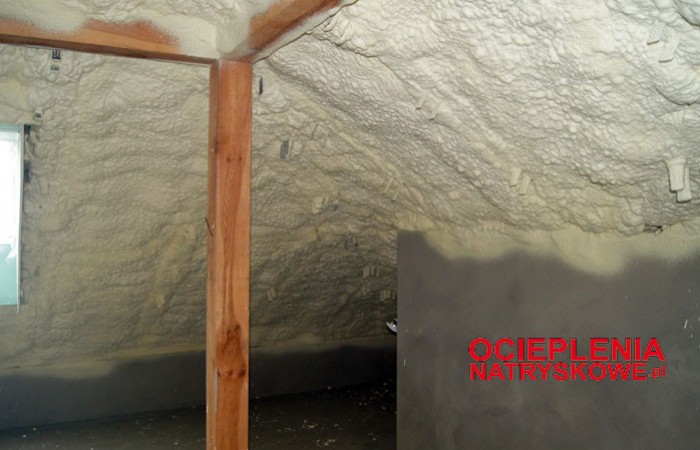 piany-pur7 Ocieplenia natryskowe pianami pur izolacja natryskowa ocieplanie poliuretanem piany PUR skuteczna izolacja izolacja piany pur