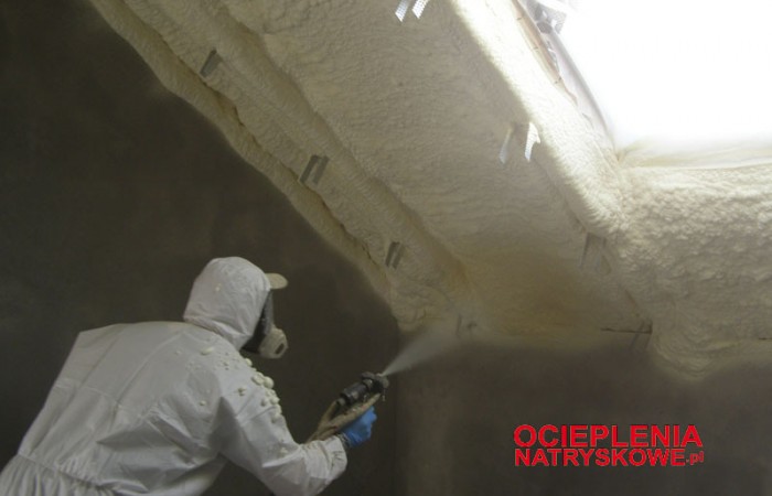 Ocieplenia natryskowe pianami pur izolacja natryskowa ocieplanie poliuretanem piany PUR skuteczna izolacja izolacja piany purizolacja-pur7